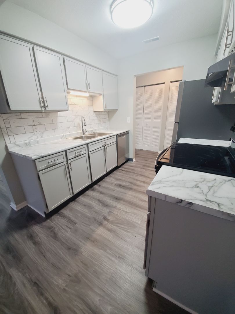 Muncie Apartment: 3601 N. Chadam Lane