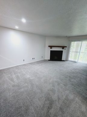 2 Bedroom 2 Bath Apartment – photo 1
