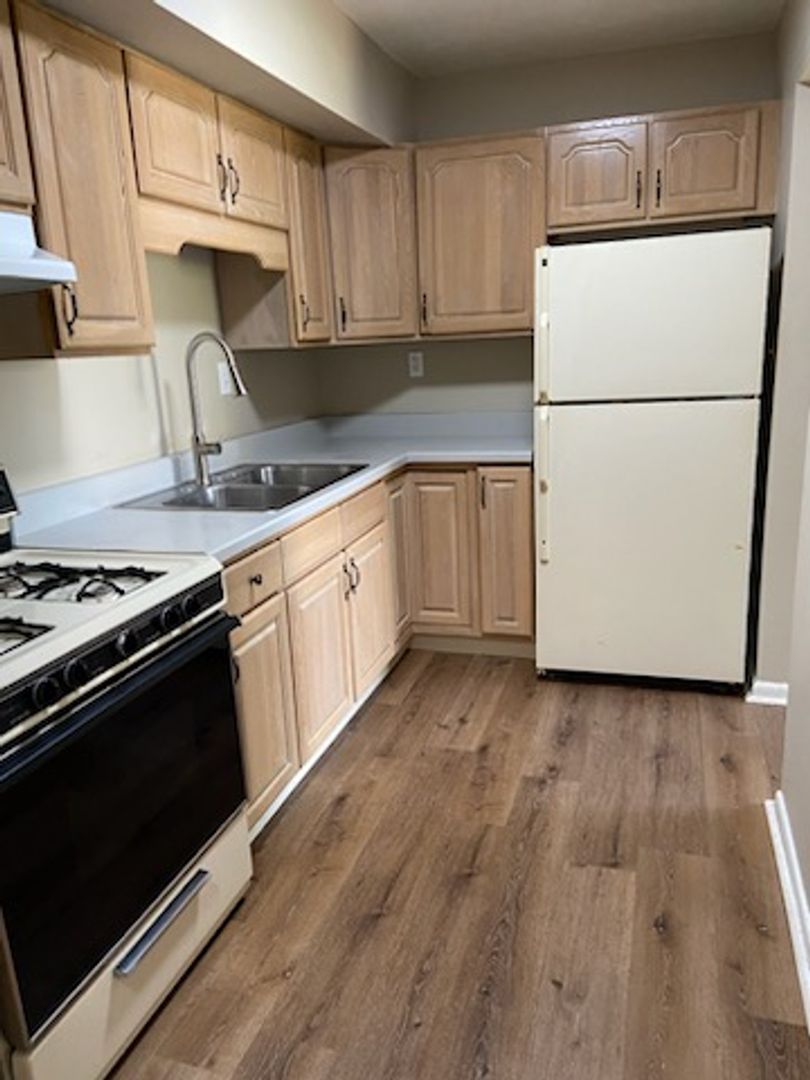 Anderson Apartment: 1312 W 8th St