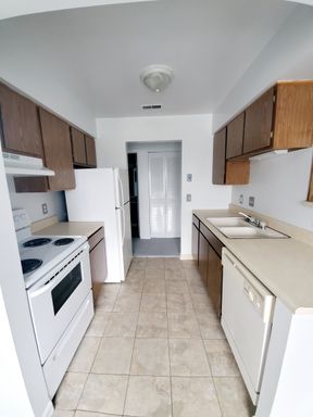 1 Bedroom 1 Bath Apartment New Carpet – photo 1