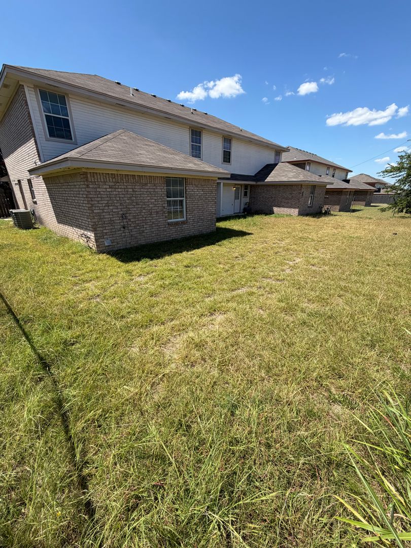 Killeen Apartment: 4302 Alan Kent Dr.