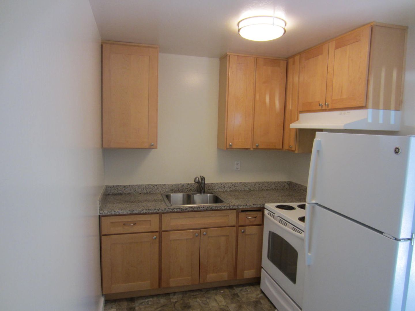 Redwood City Apartment: 422 Redwood Ave.