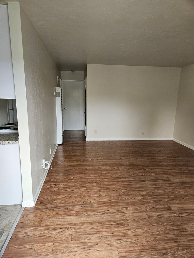 Redwood City Apartment: 410 Redwood Ave.