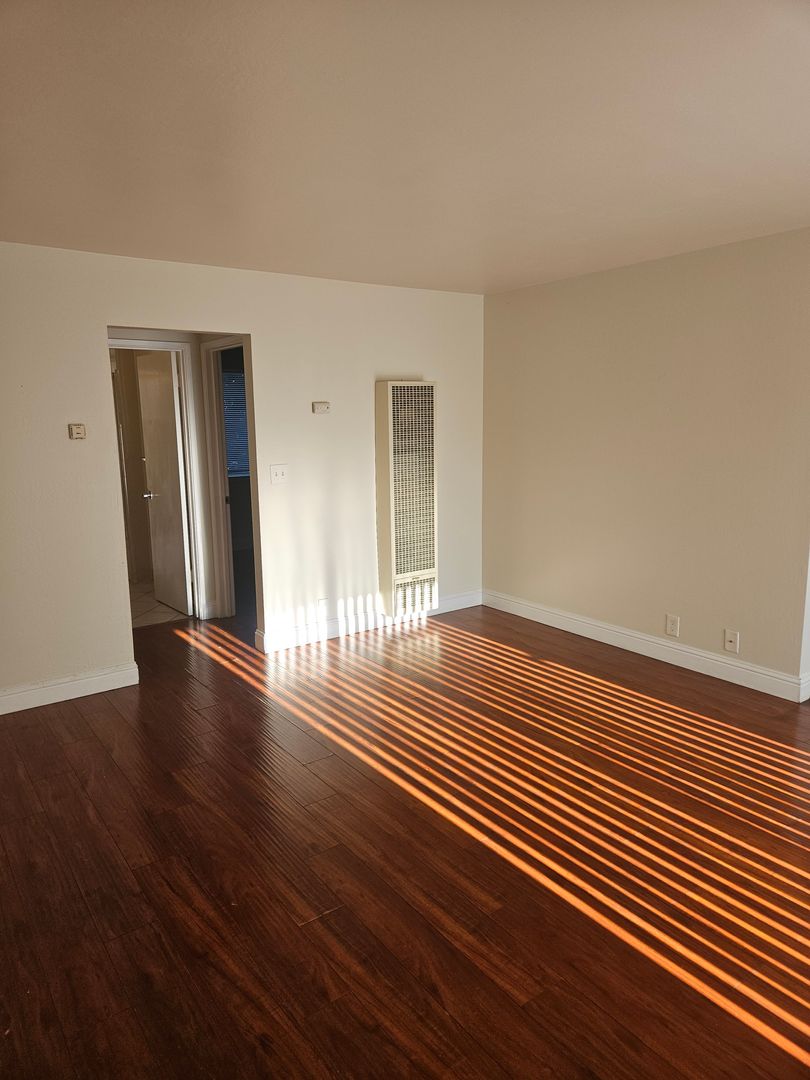 Redwood City Apartment: 1404 Regent St
