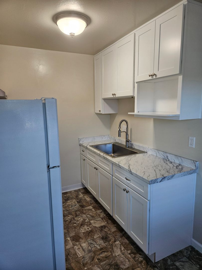 San Carlos Apartment: 1600-1612 Laurel Street