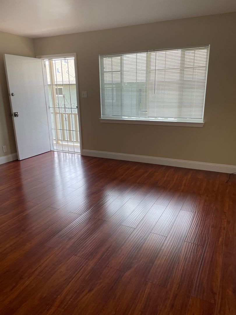 Redwood City Apartment: 1694-1698 Kentfield Ave