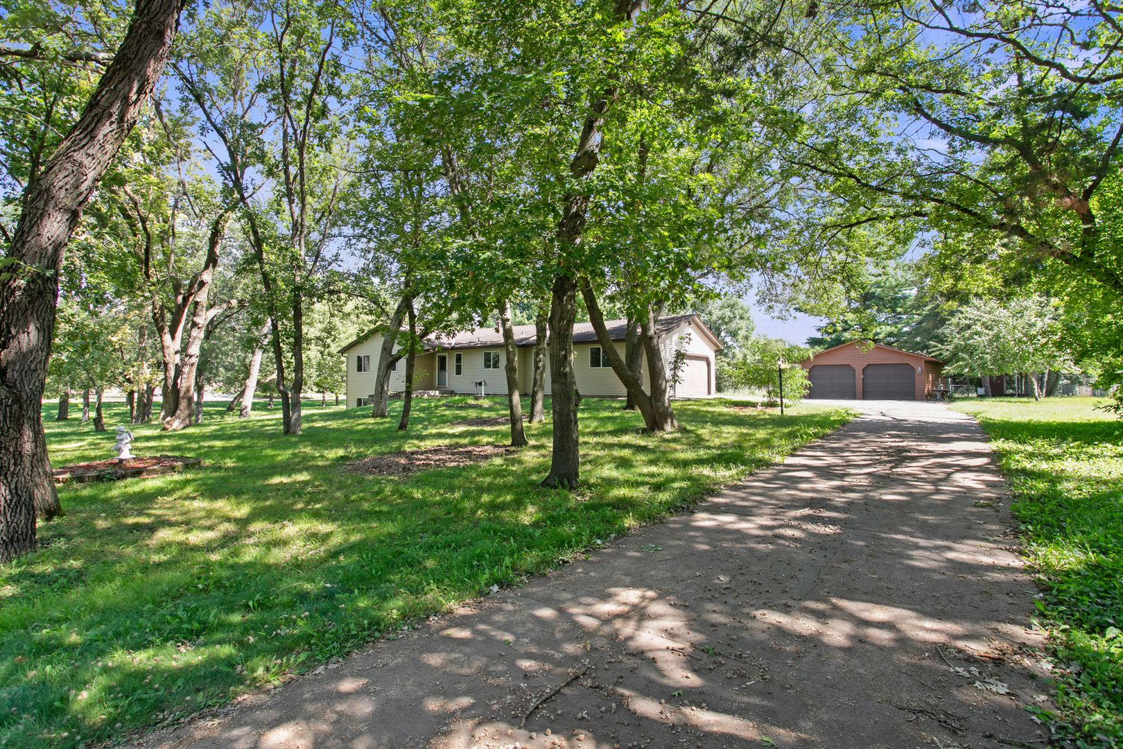 Andover House: 16037 Oneida St NW