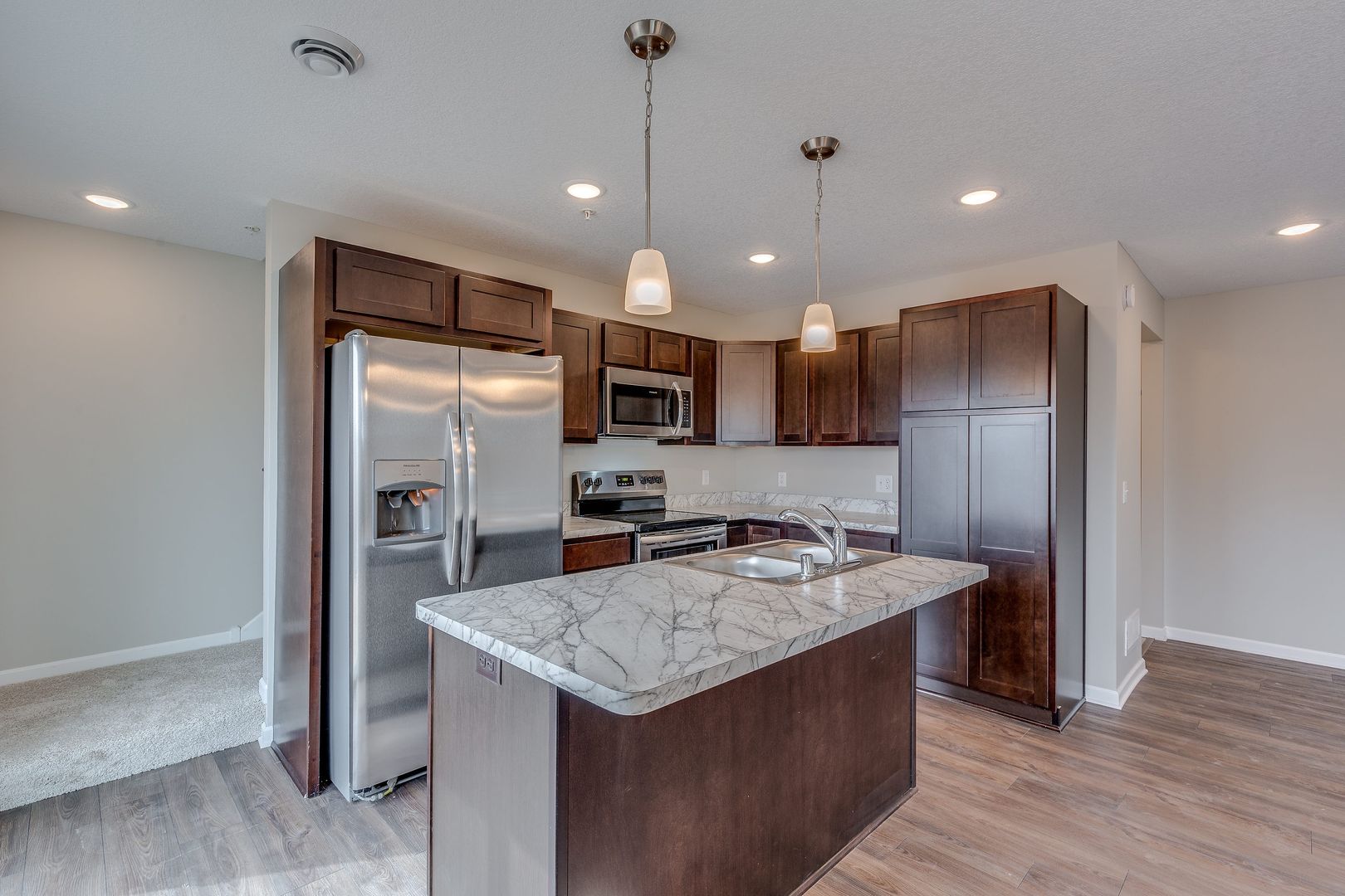 Big Lake Townhome: 599 William St NW