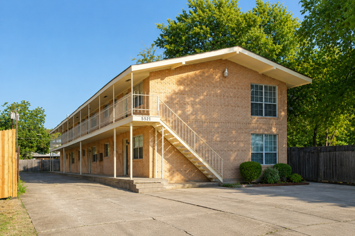 5521 Columbia - 102 – photo 1