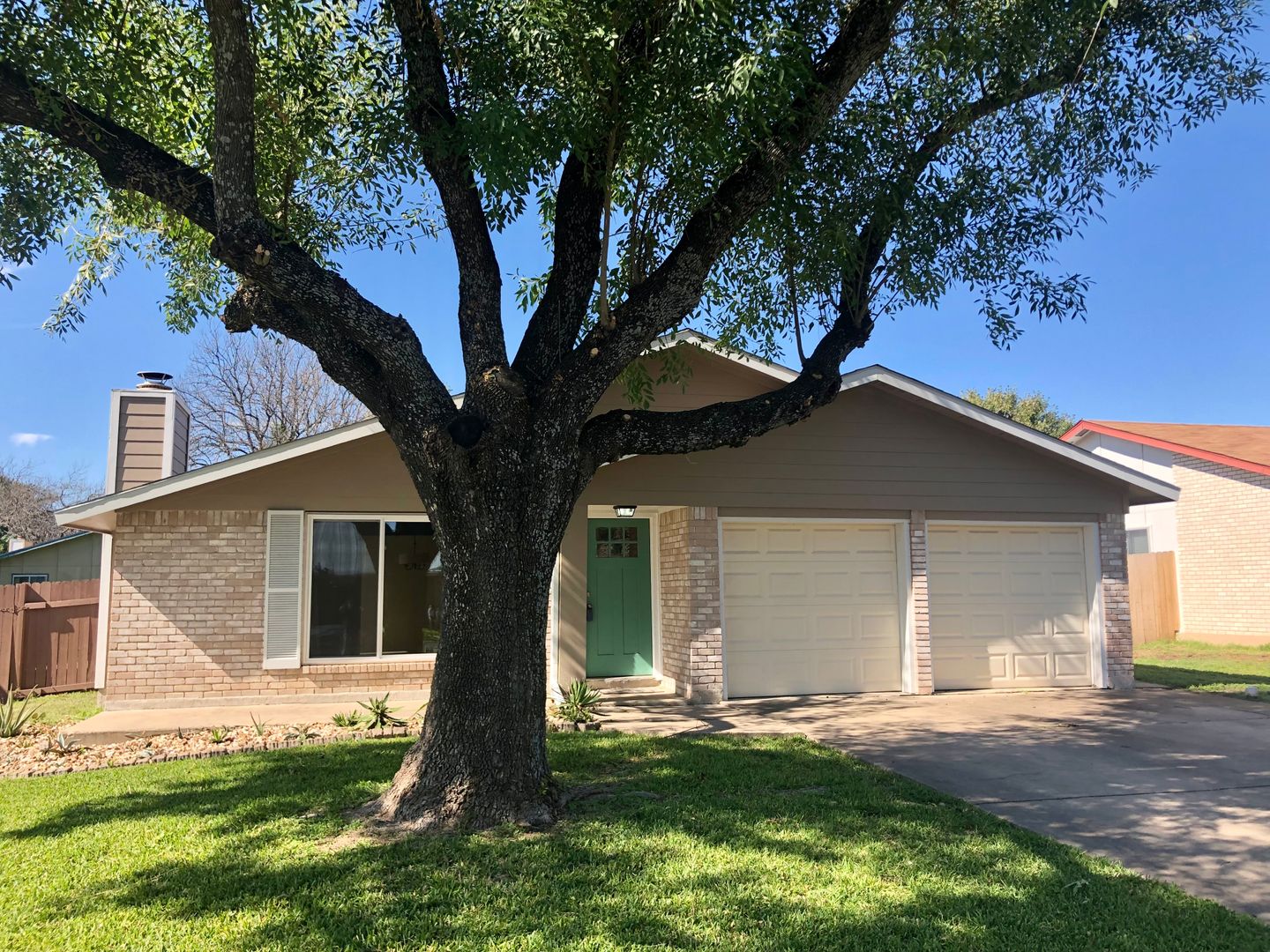 Austin House: 11108 Applewood DR