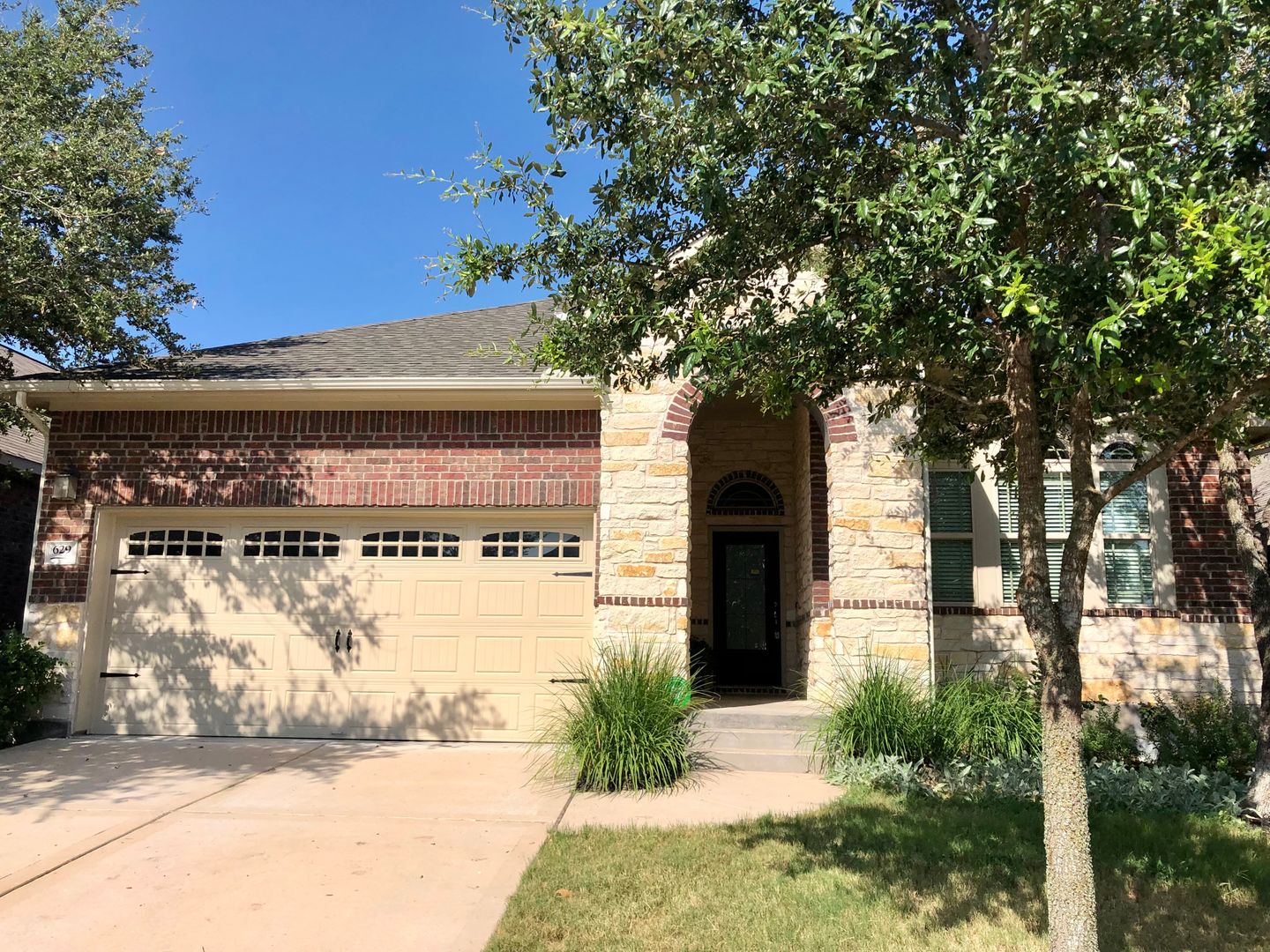 Leander House: 629 Loma Cedro Bend