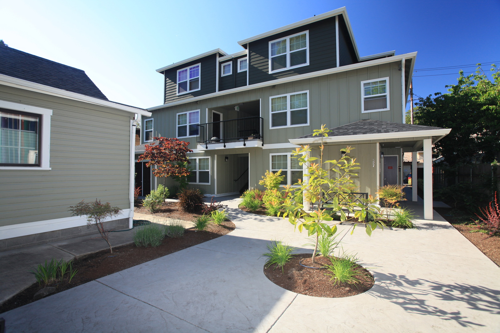 Eugene Apartment: 527 W 10th Ave.