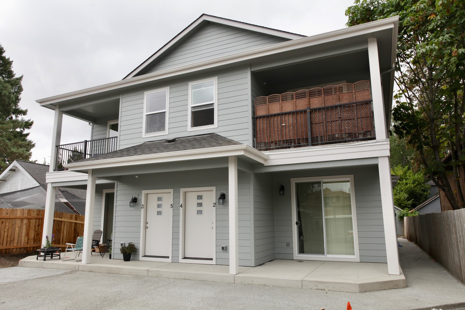 Eugene Apartment: 953 W 8th Ave.