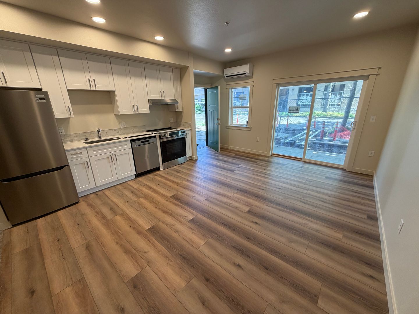 Eugene Apartment: 940 Lincoln St.