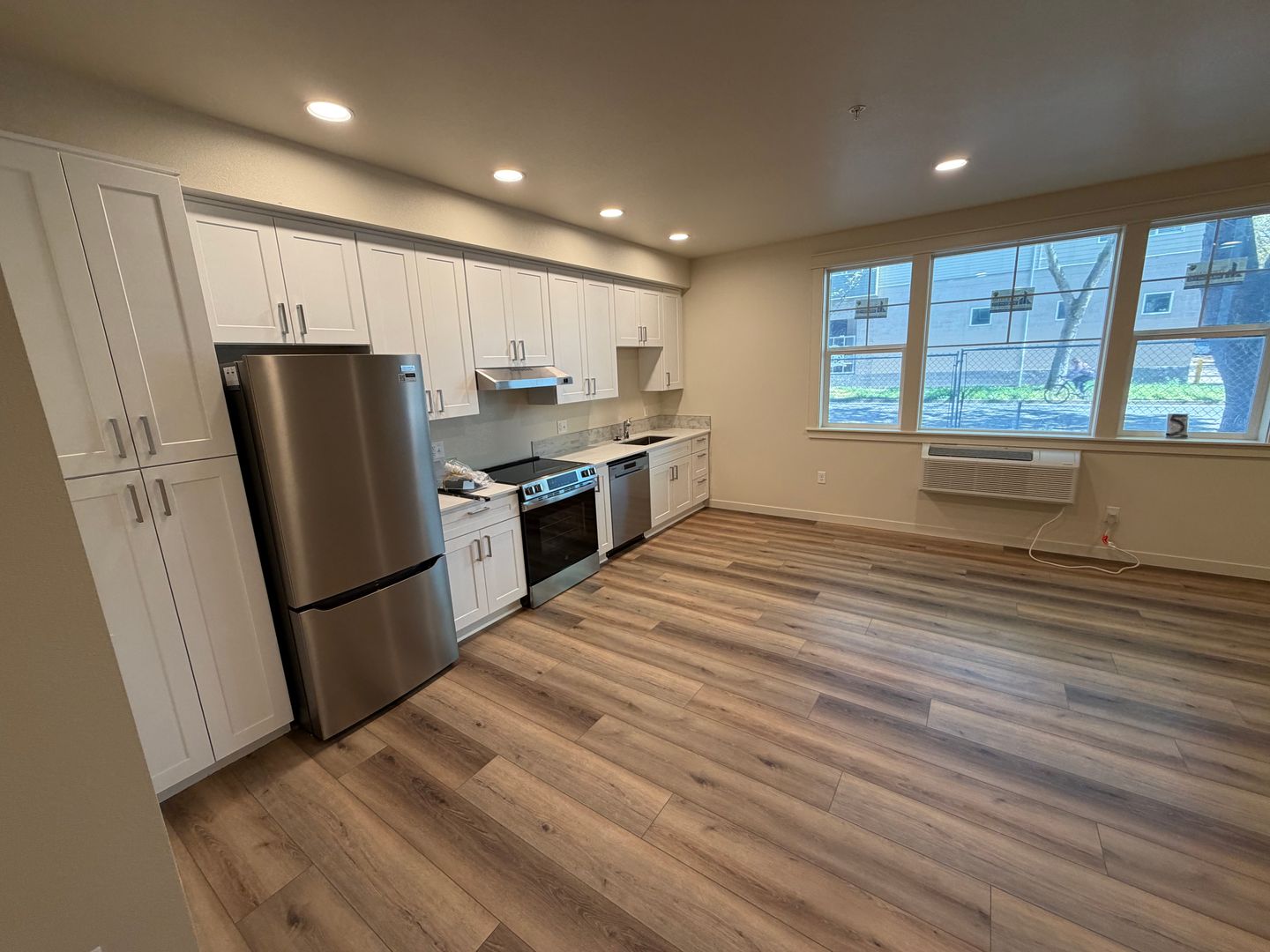 Eugene Apartment: 940 Lincoln St.