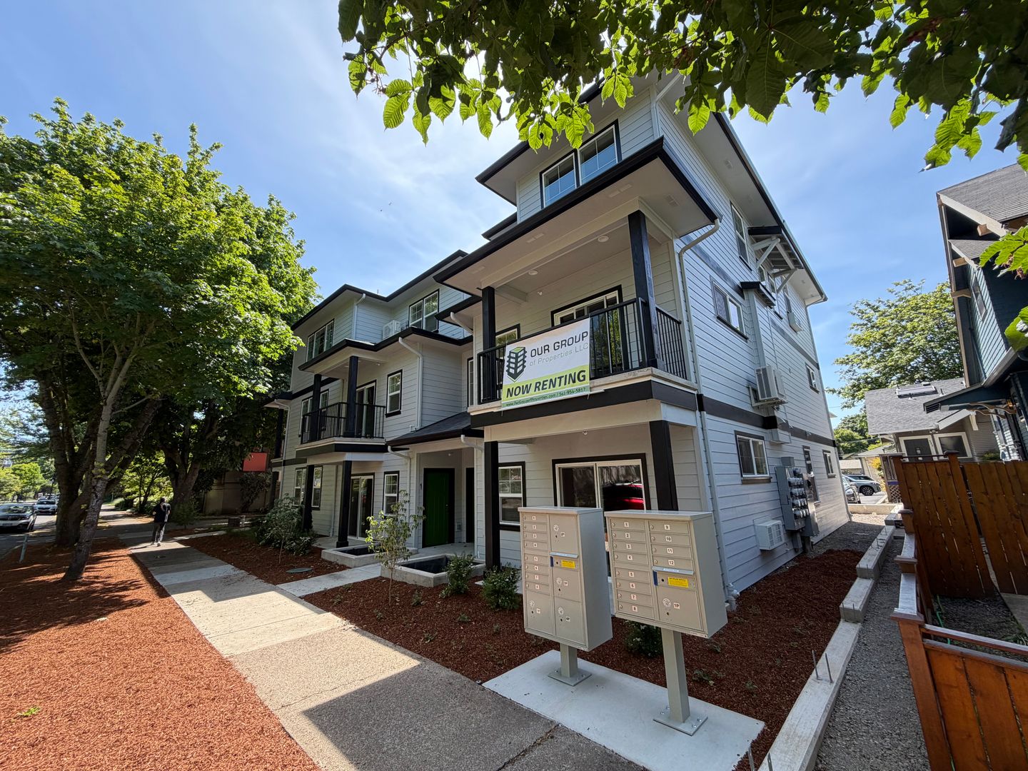 Eugene Apartment: 940 Lincoln St.