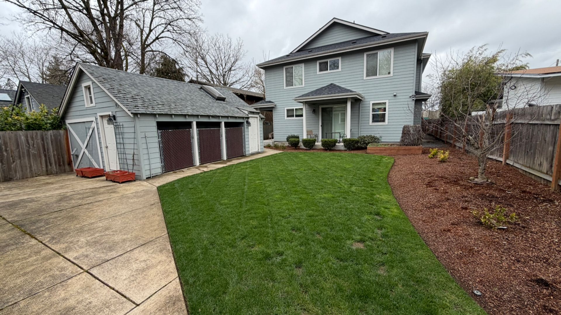 Eugene Apartment: 953 W 8th Ave.