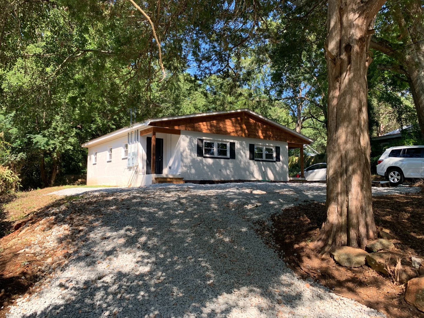 Athens Apartment: 170 Griffeth St