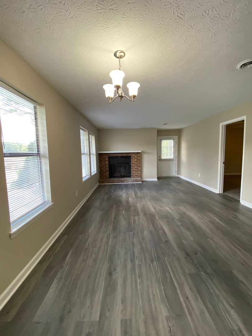 Athens Apartment: 105 Howell Way
