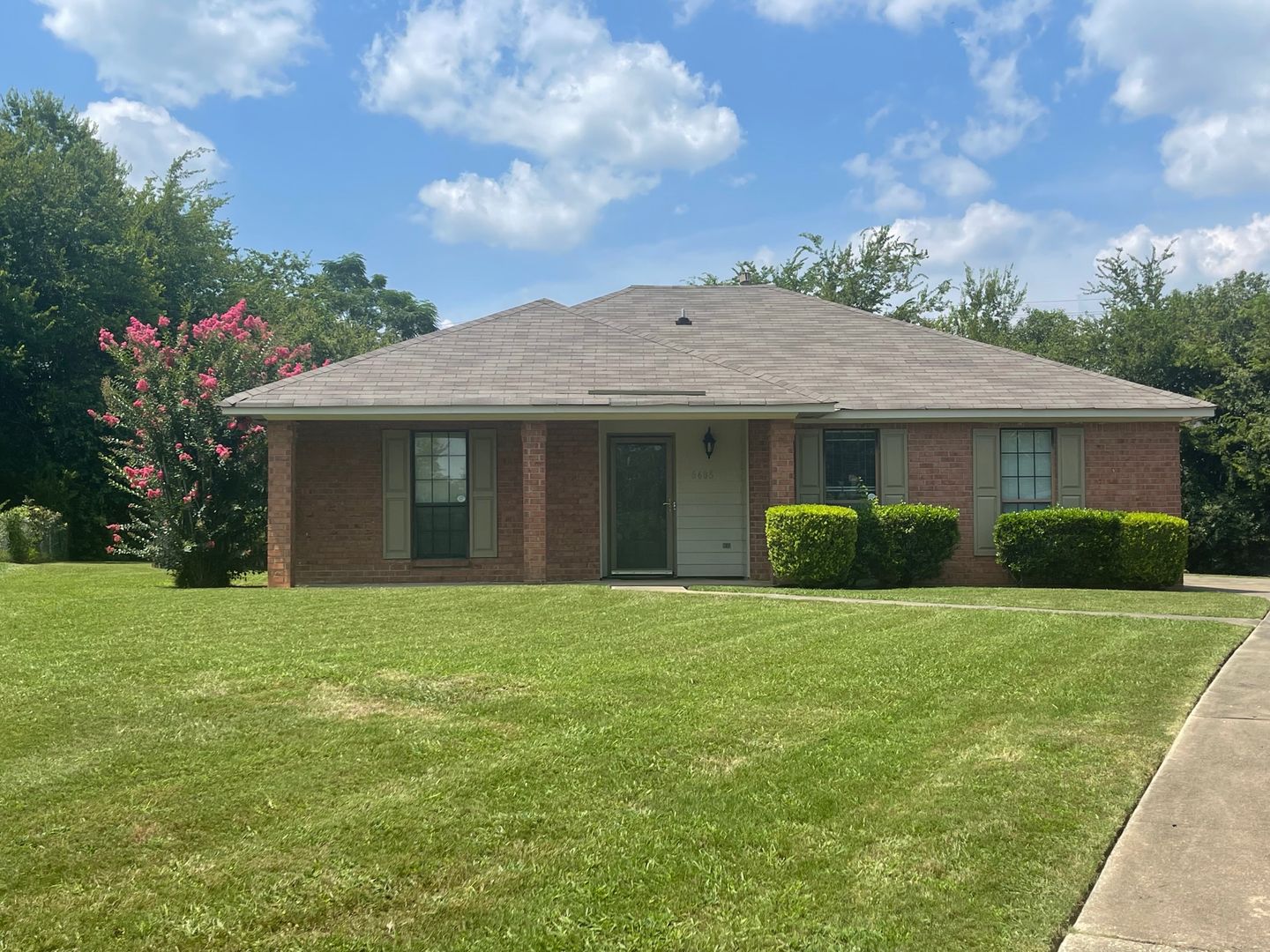 Montgomery House: 6605 Denham Court