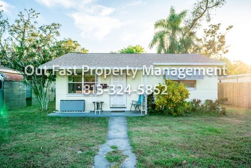 City-Edge 3 Bedroom Home in St. Petersburg’s Harris Park – photo 1
