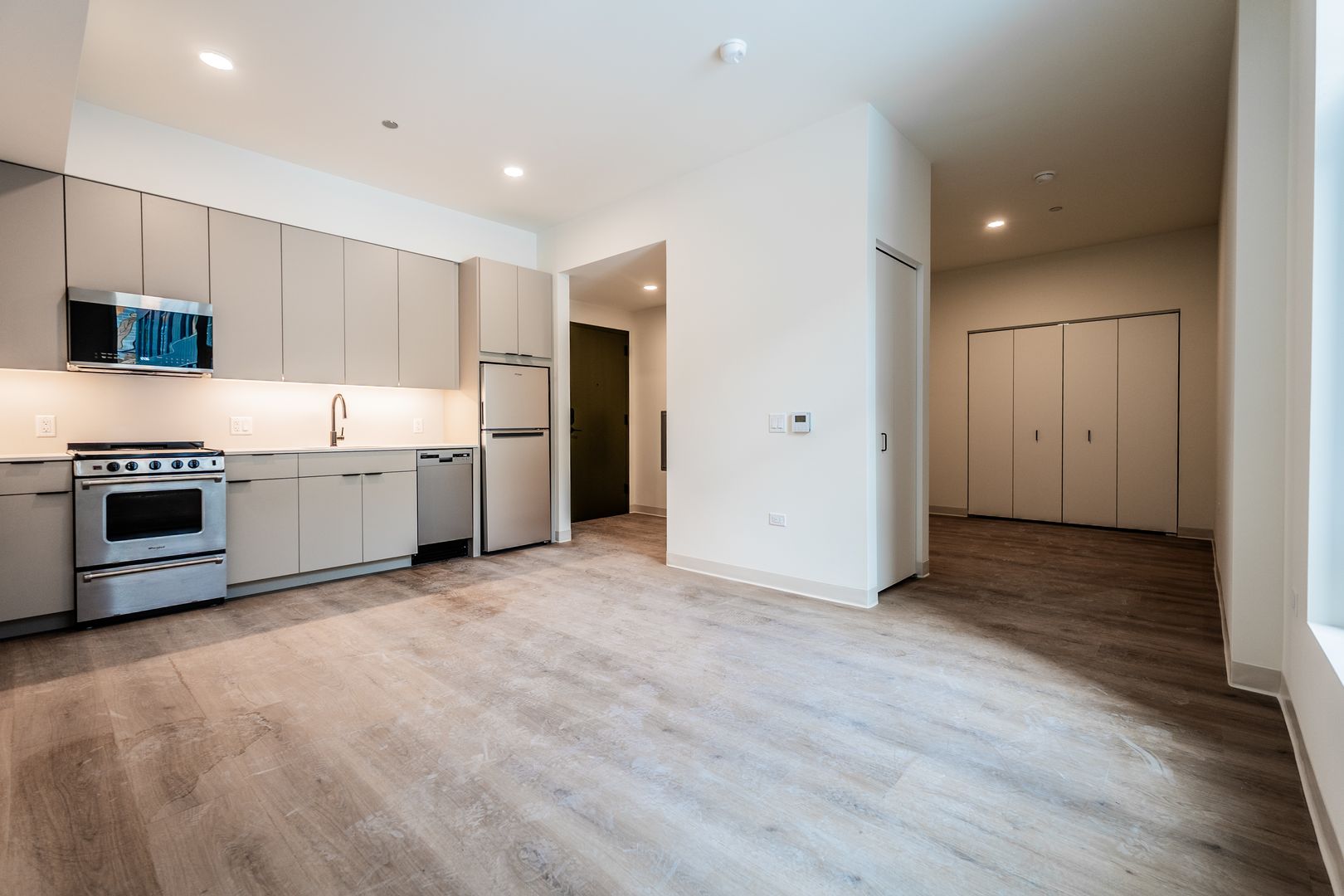 Chicago Apartment: 1529 N Fremont St