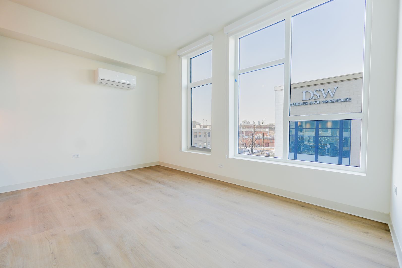 Chicago Apartment: 1529 N Fremont St