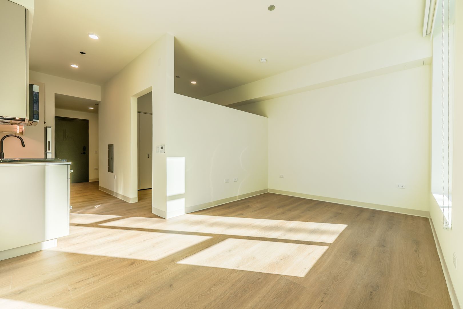 Chicago Apartment: 1529 N Fremont St