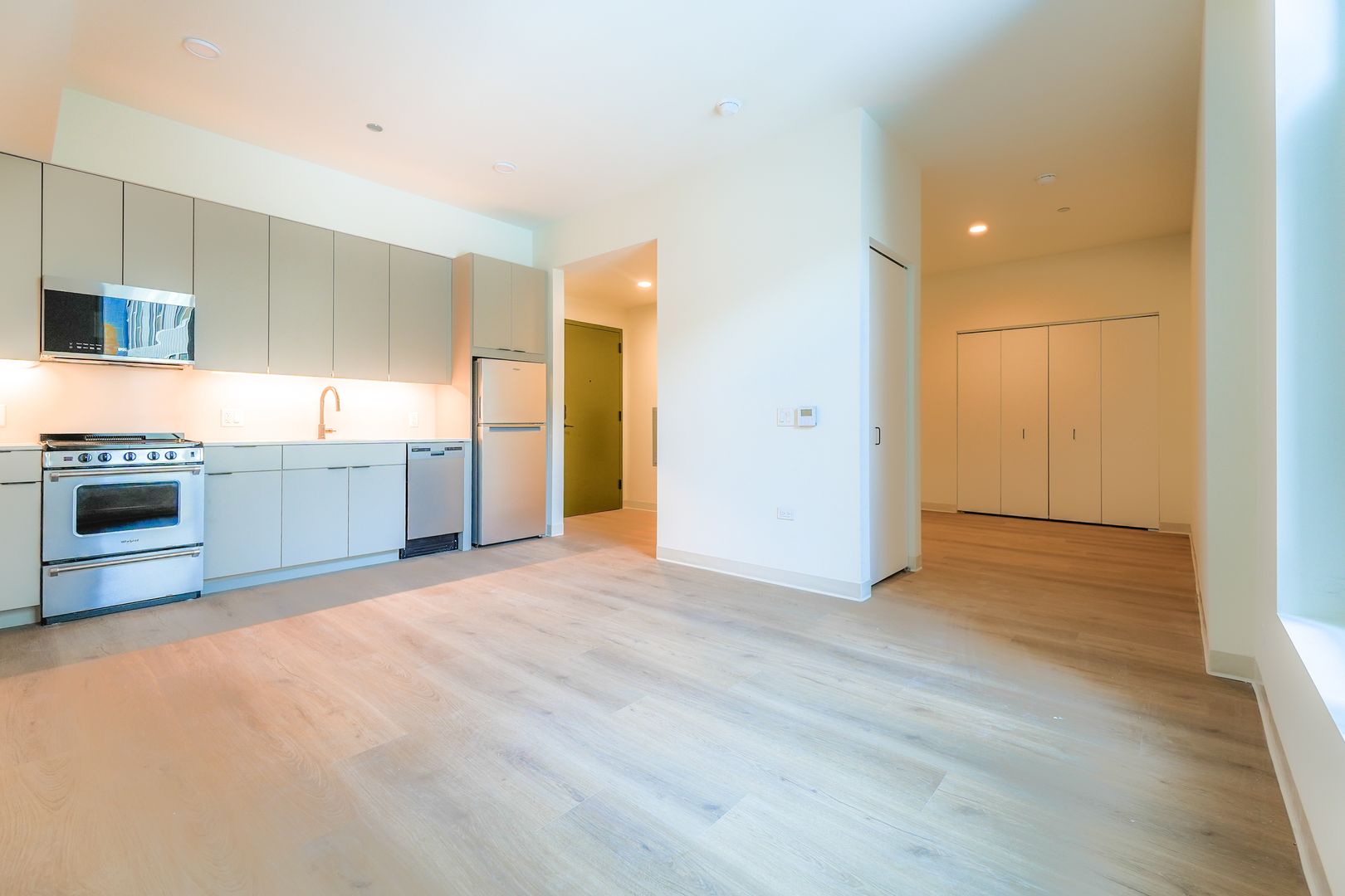Chicago Apartment: 1529 N Fremont St