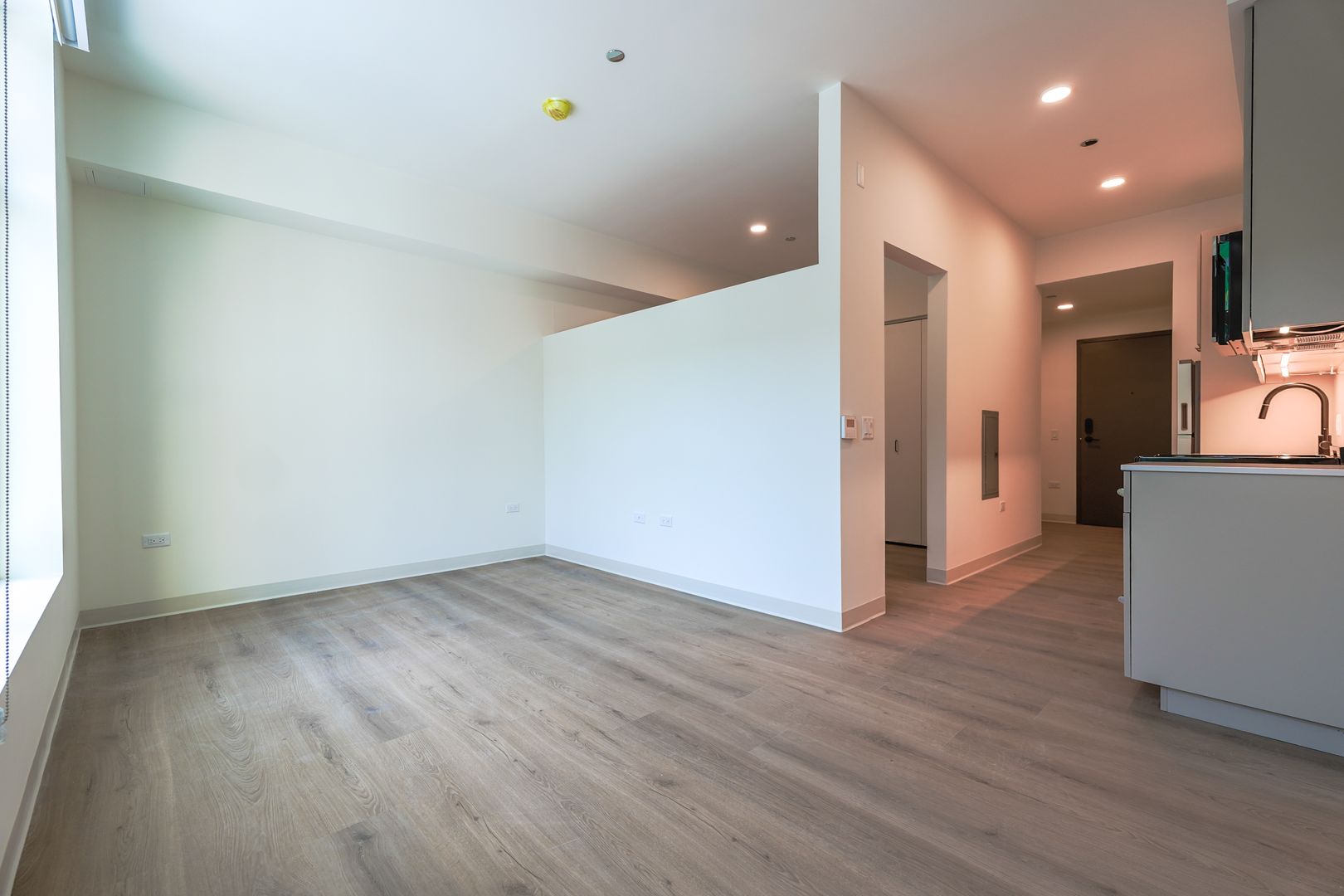 Chicago Apartment: 1529 N Fremont St