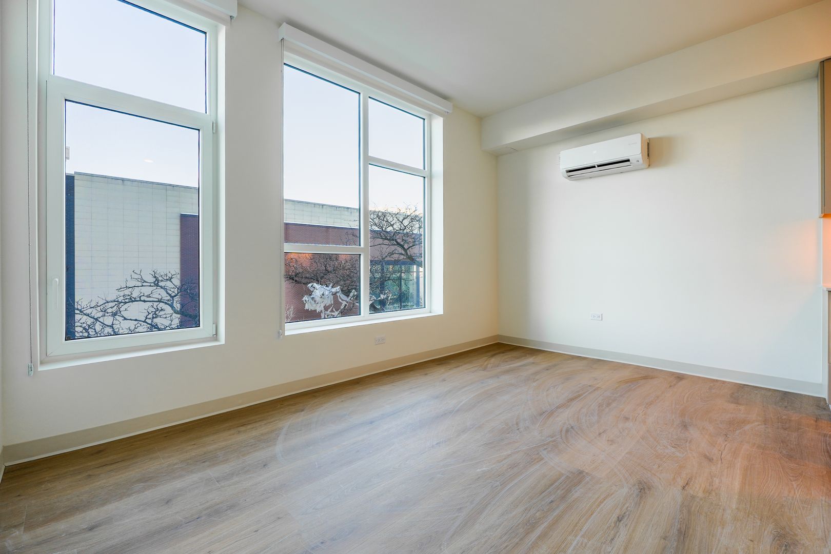 Chicago Apartment: 1529 N Fremont St