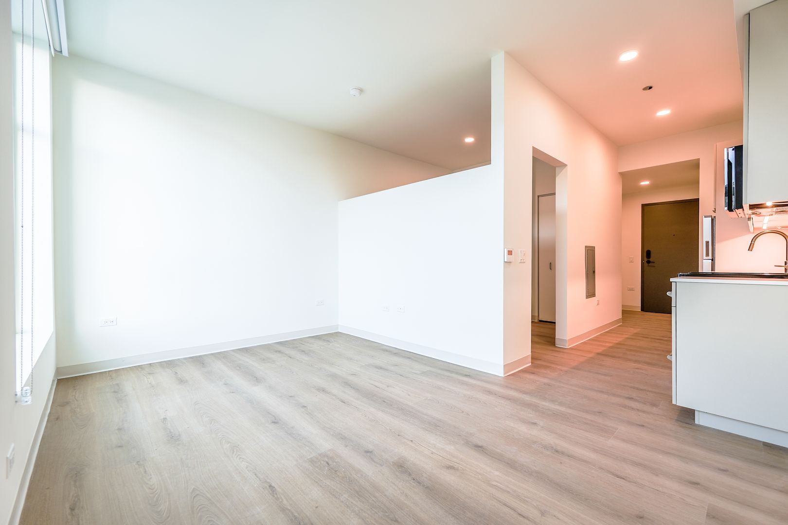 Chicago Apartment: 1529 N Fremont St