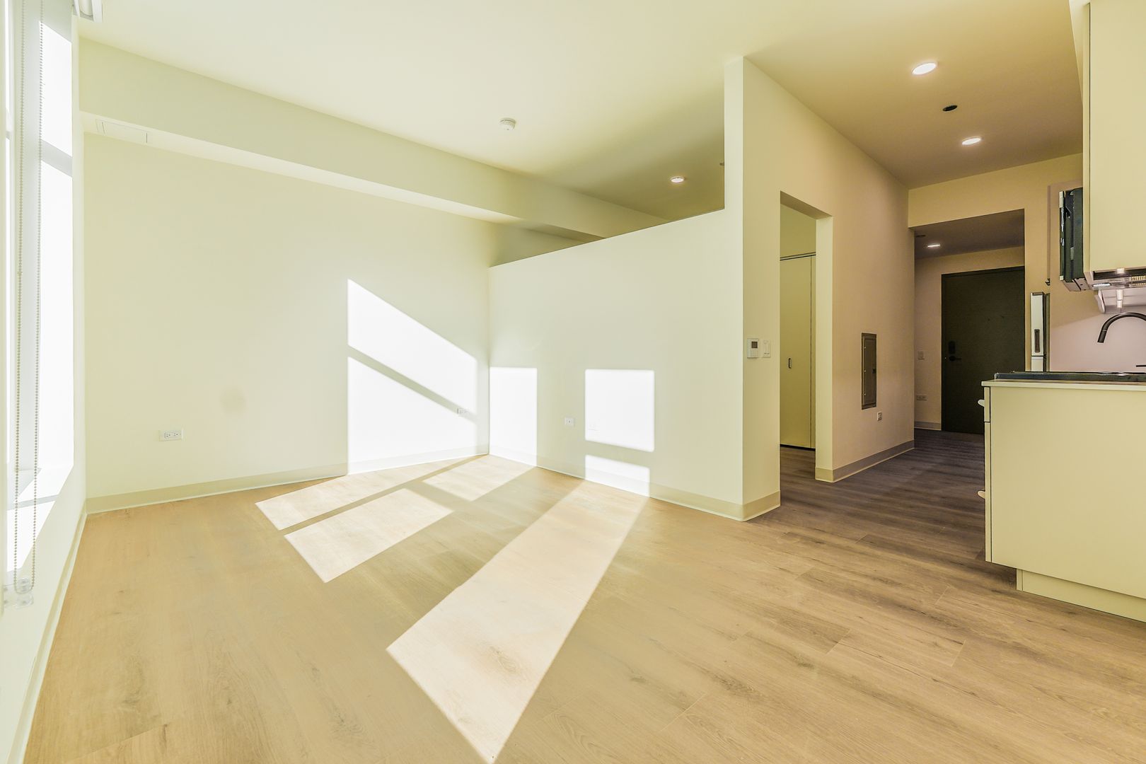 Chicago Apartment: 1529 N Fremont St