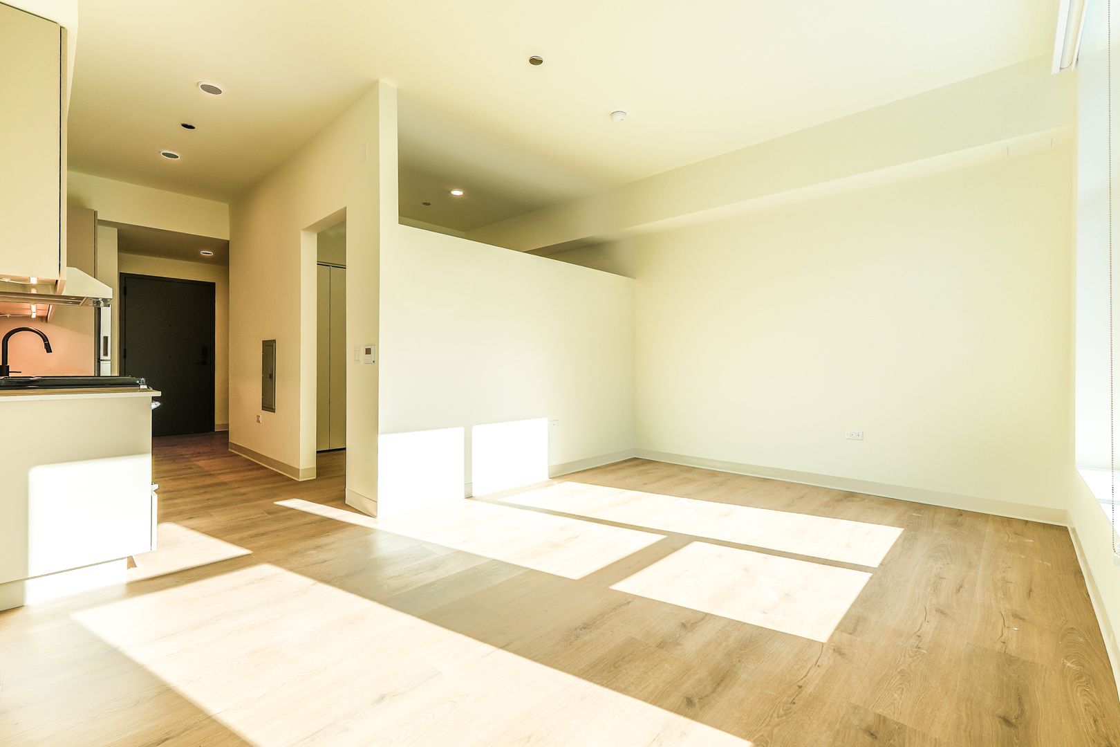 Chicago Apartment: 1529 N Fremont St