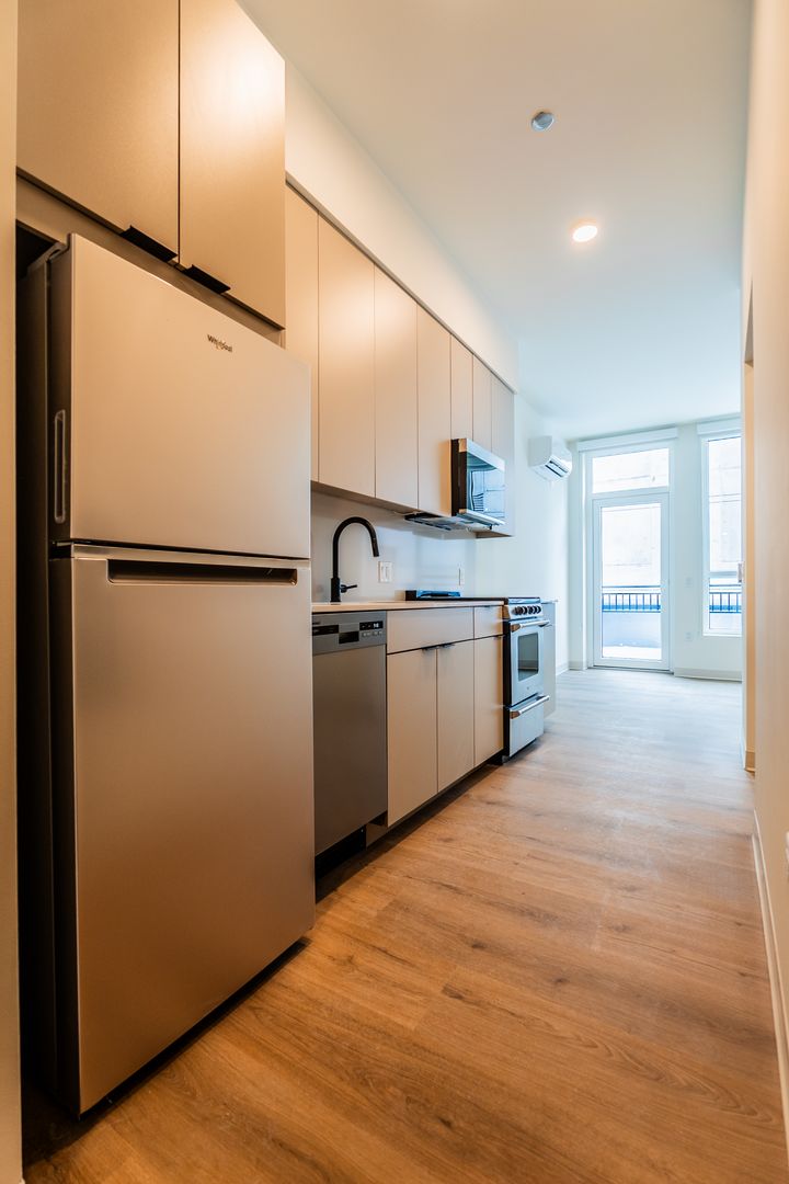 Chicago Apartment: 1529 N Fremont St