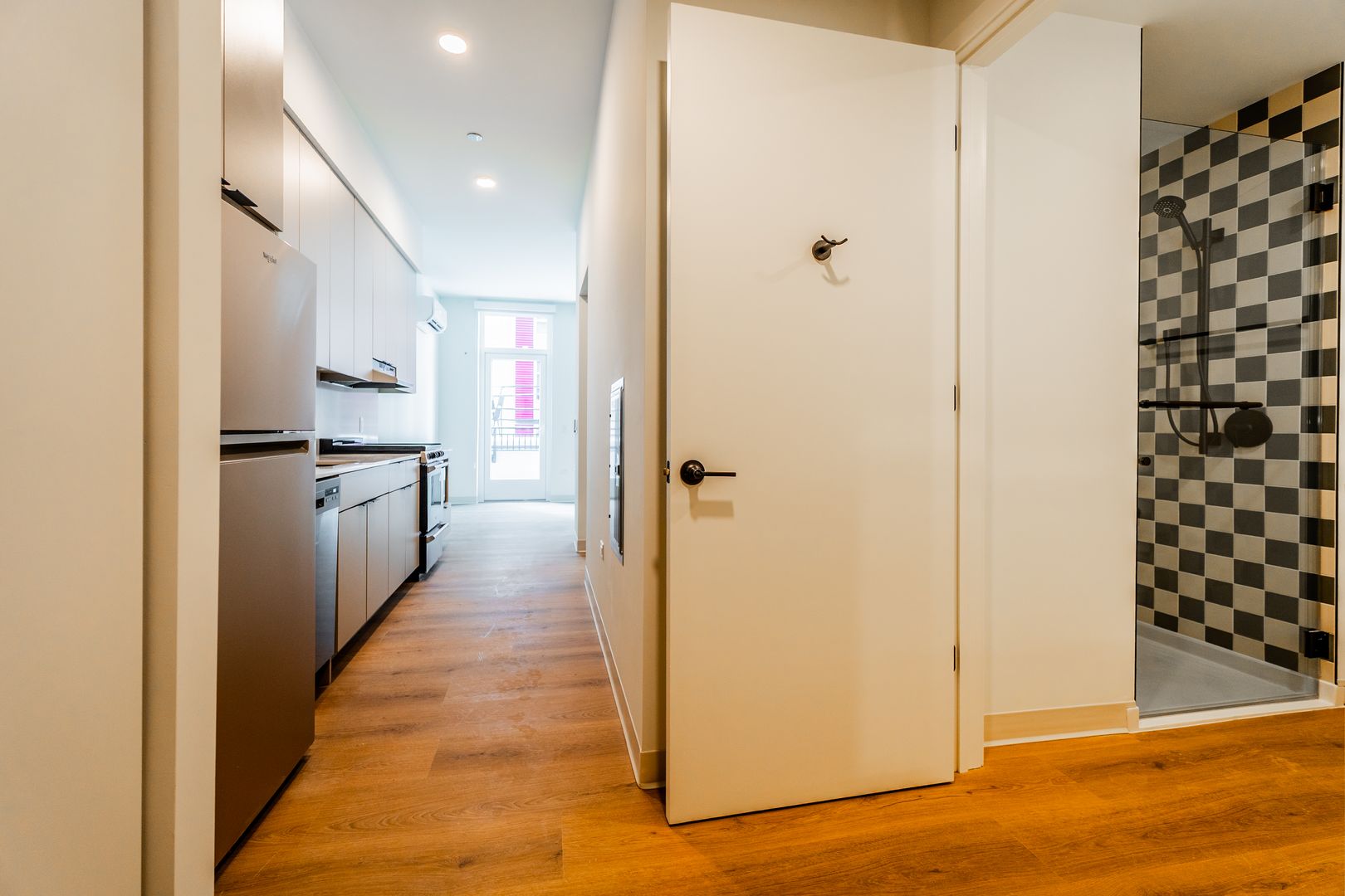 Chicago Apartment: 1529 N Fremont St