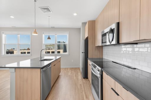 Stunning 2 Bedroom w/ Balcony! – photo 1