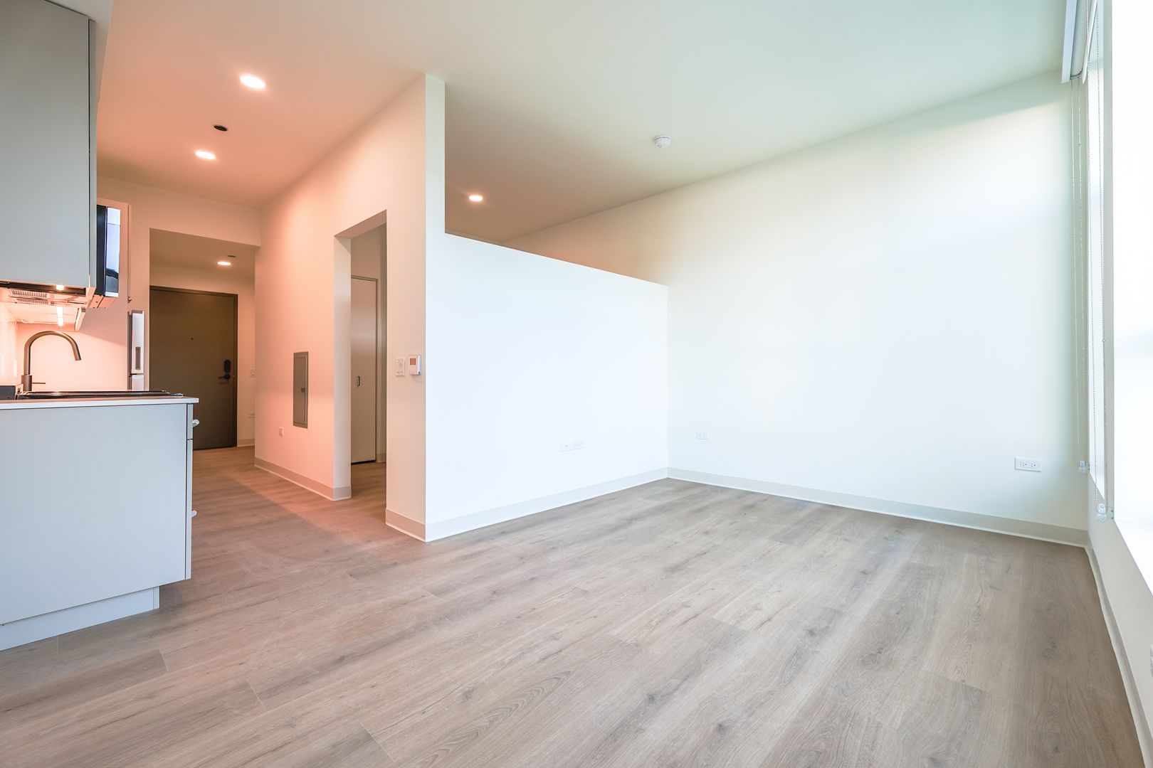 Chicago Apartment: 1529 N Fremont St