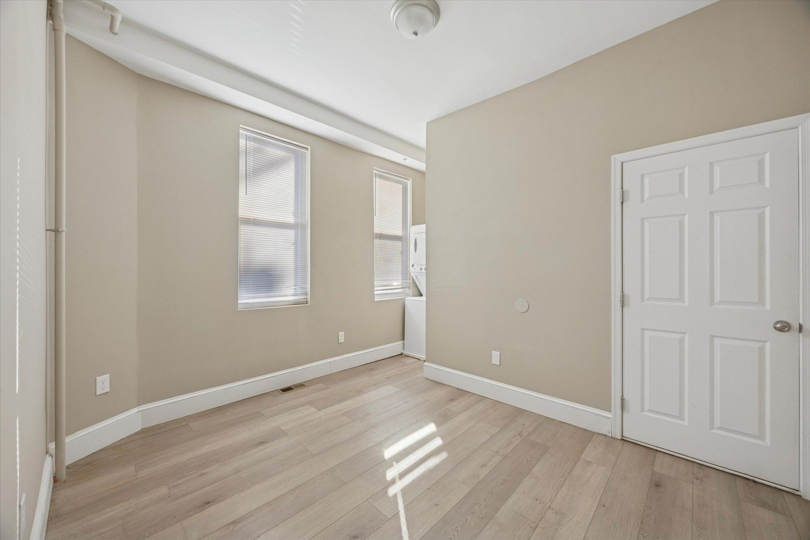 Philadelphia Apartment: 2118 Orthodox St