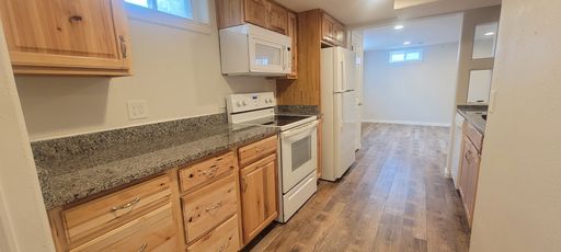 Spacious 2 Bedroom / 1 Bath Basement Unit in Prime Murray Location – photo 1