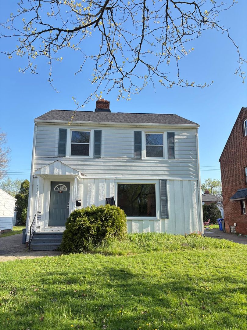 University Heights House: 4461 Groveland Rd