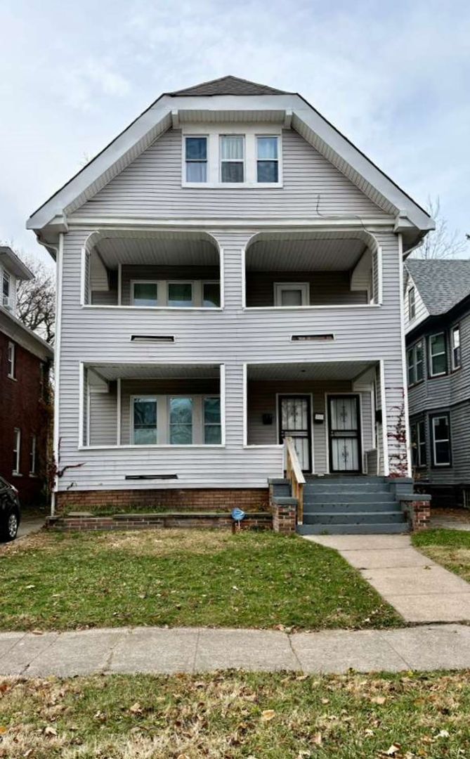 Cleveland Apartment: 690 E 99th St