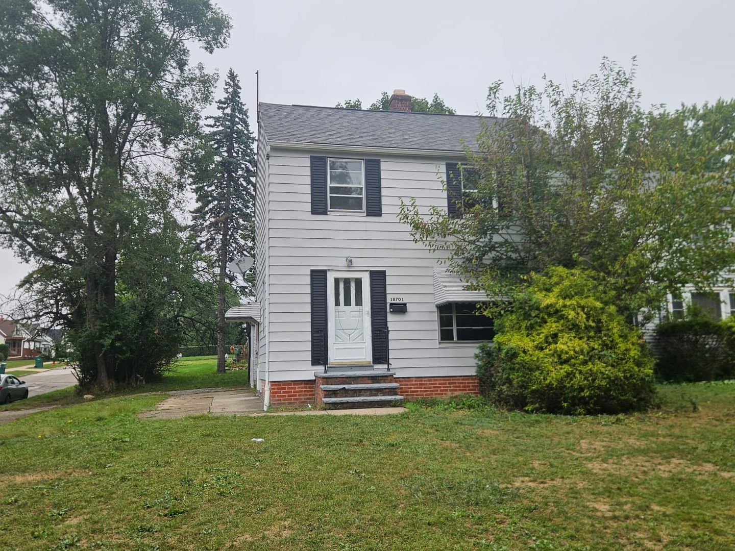 Maple Heights House: 18701 Maple Heights Boulevard