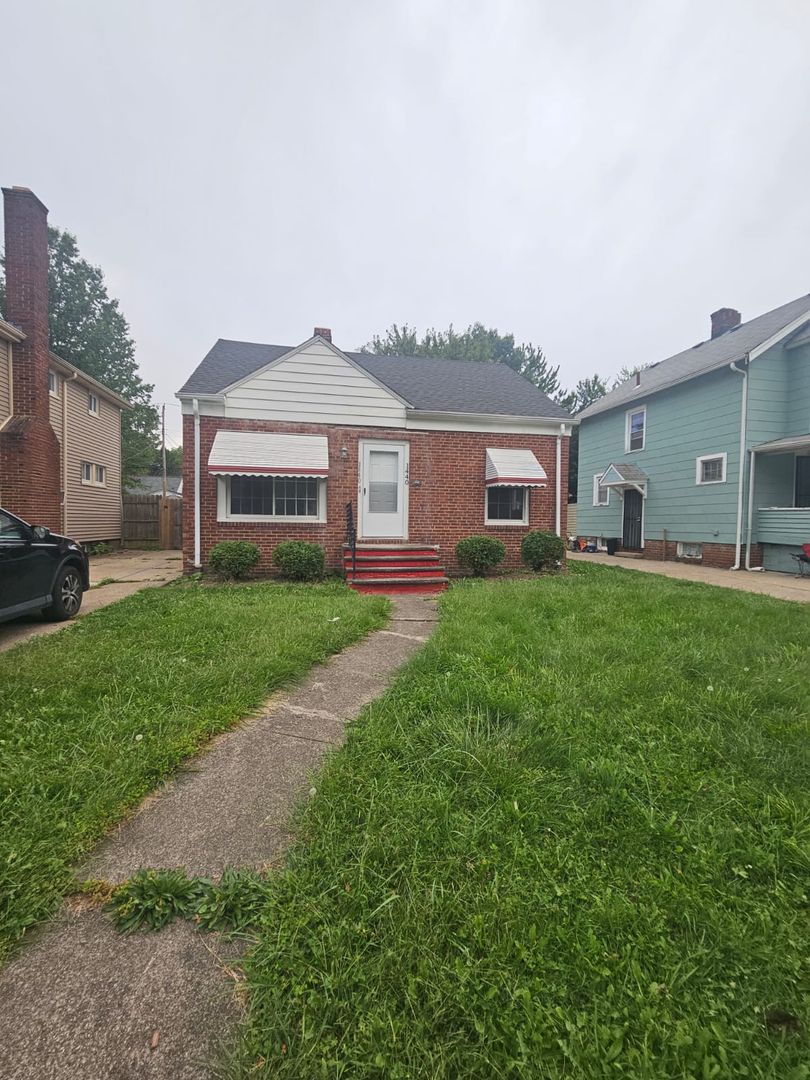 Euclid House: 1440 E 221st Street