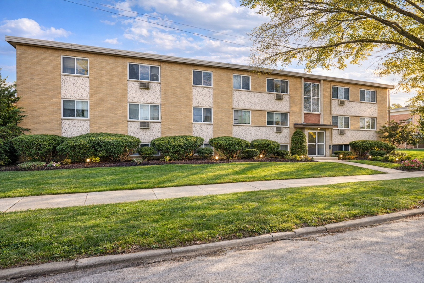 Cleveland Apartment: 3003 Archwood Ave