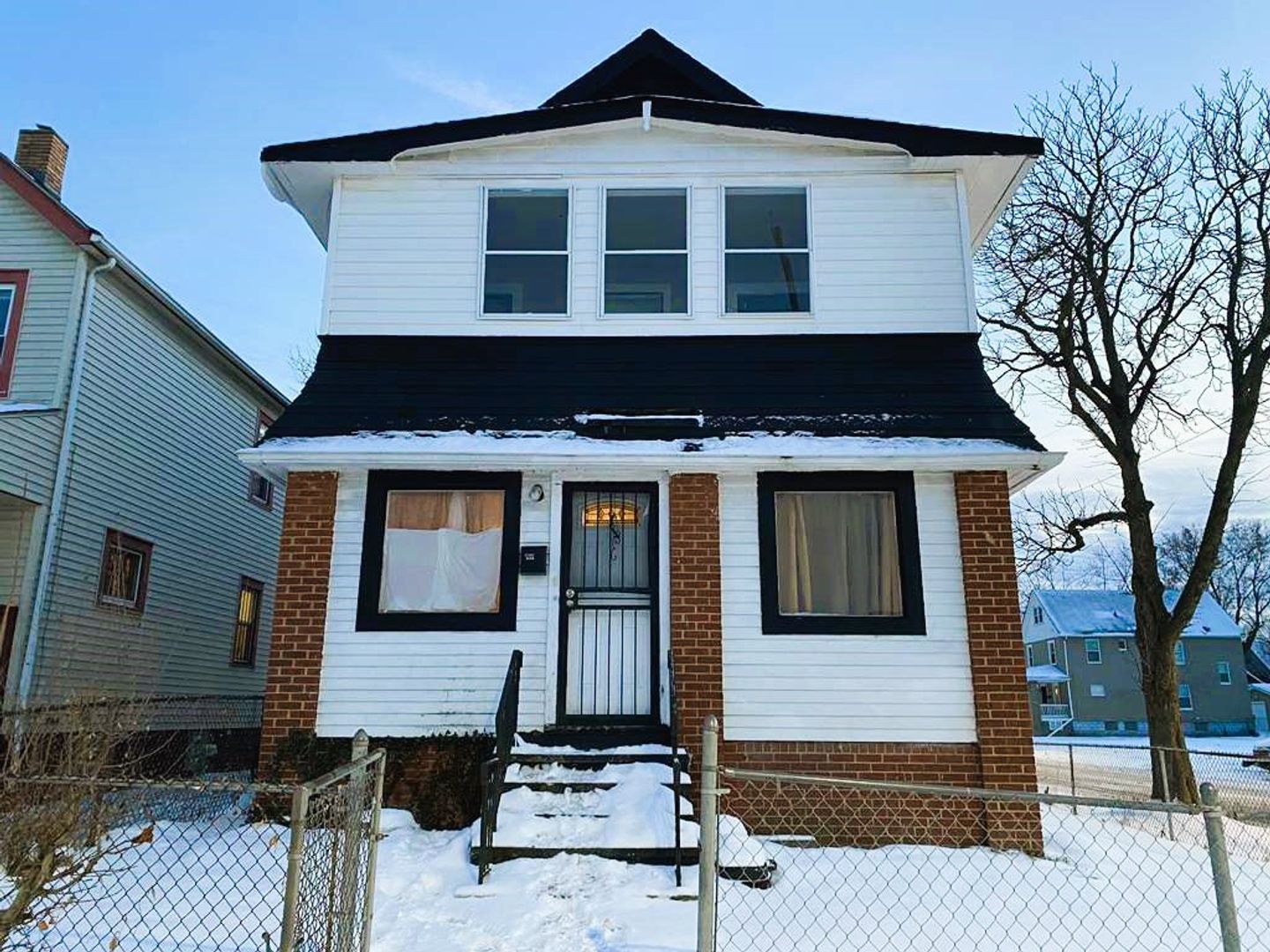 Cleveland Apartment: 12502 Forest Avenue