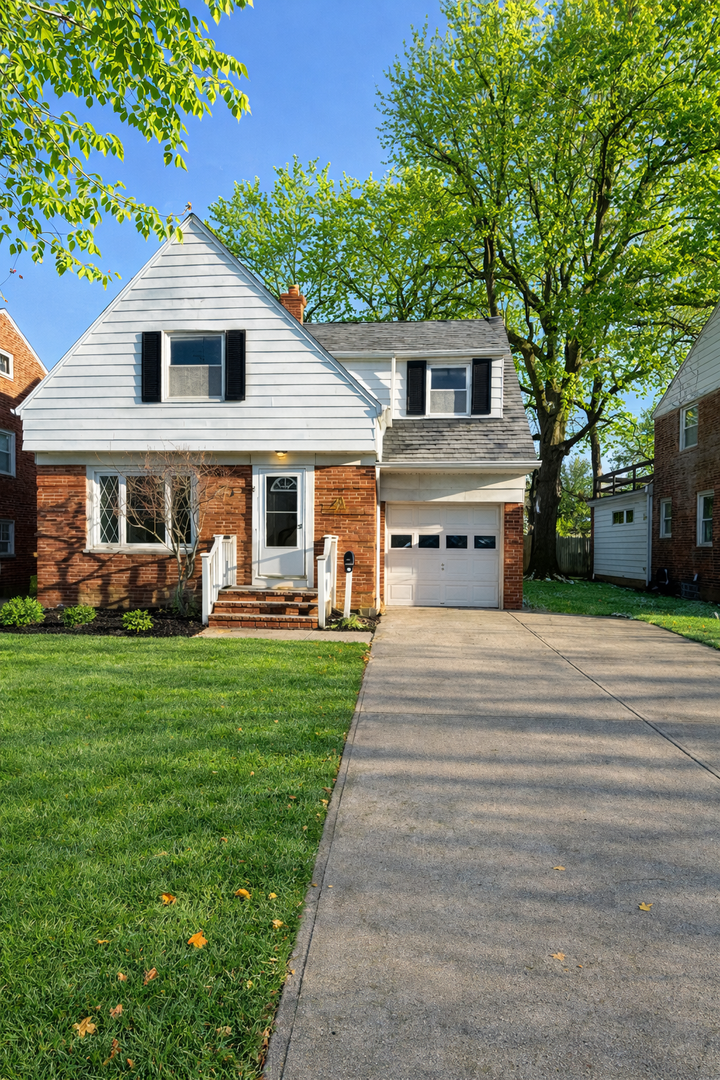 Lyndhurst House: 4935 Edsal Dr