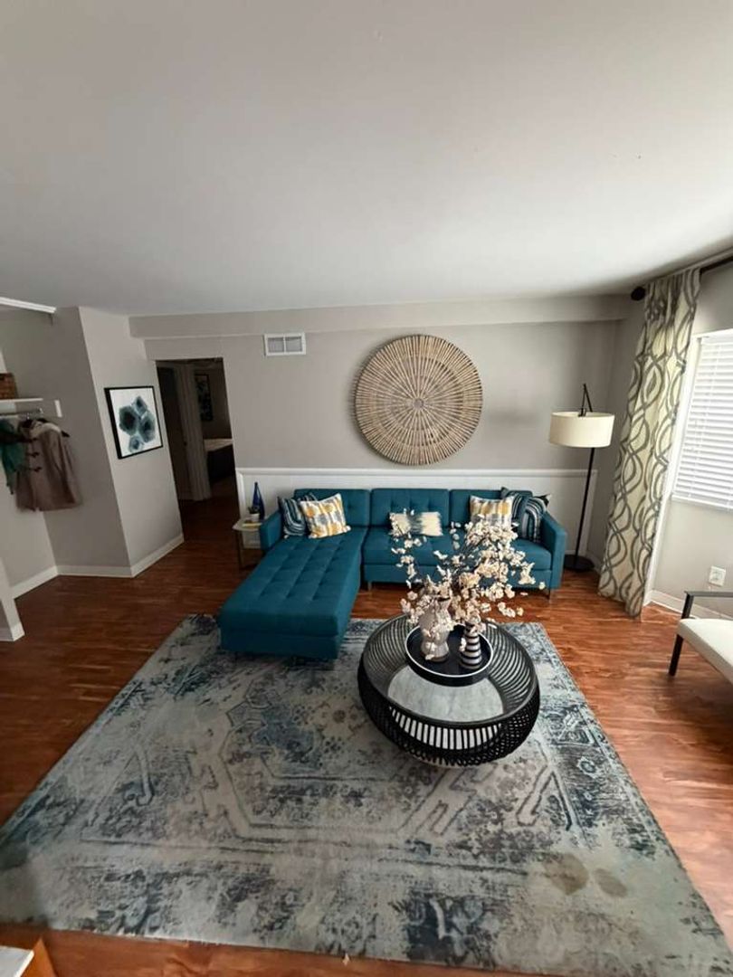Columbus Apartment: 1599 Presidential Drive