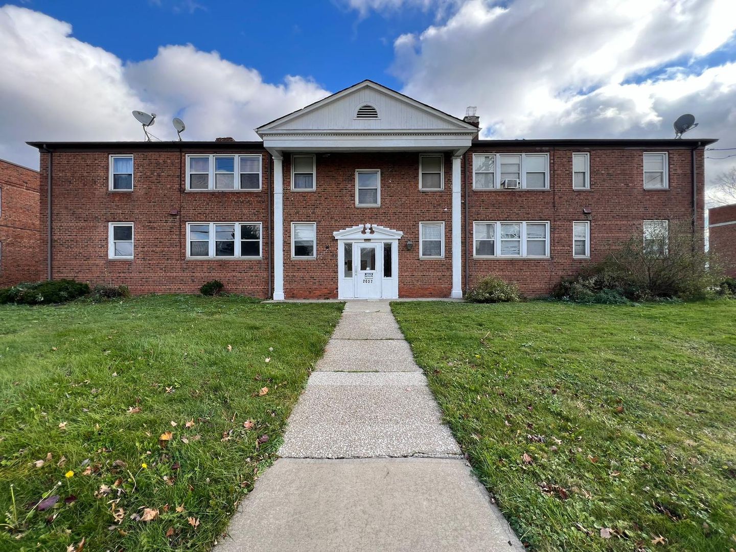 South Euclid Apartment: 2027 Warrensville Center Rd