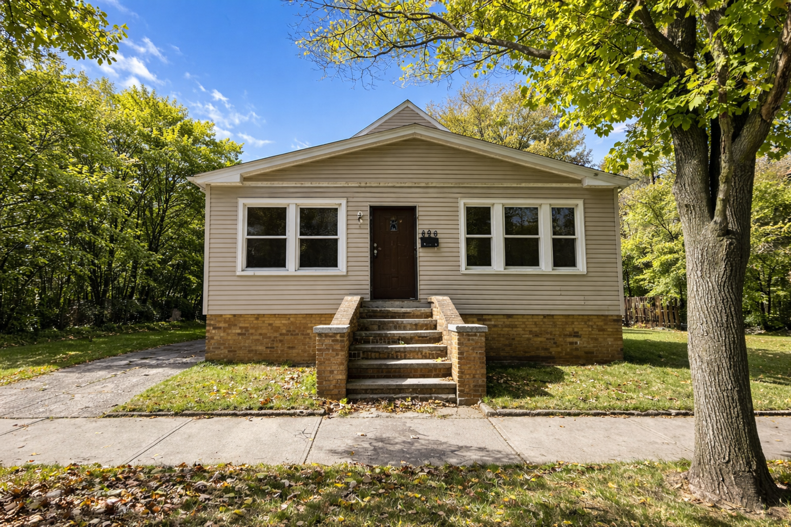 Cleveland House: 896 WHEELOCK RD